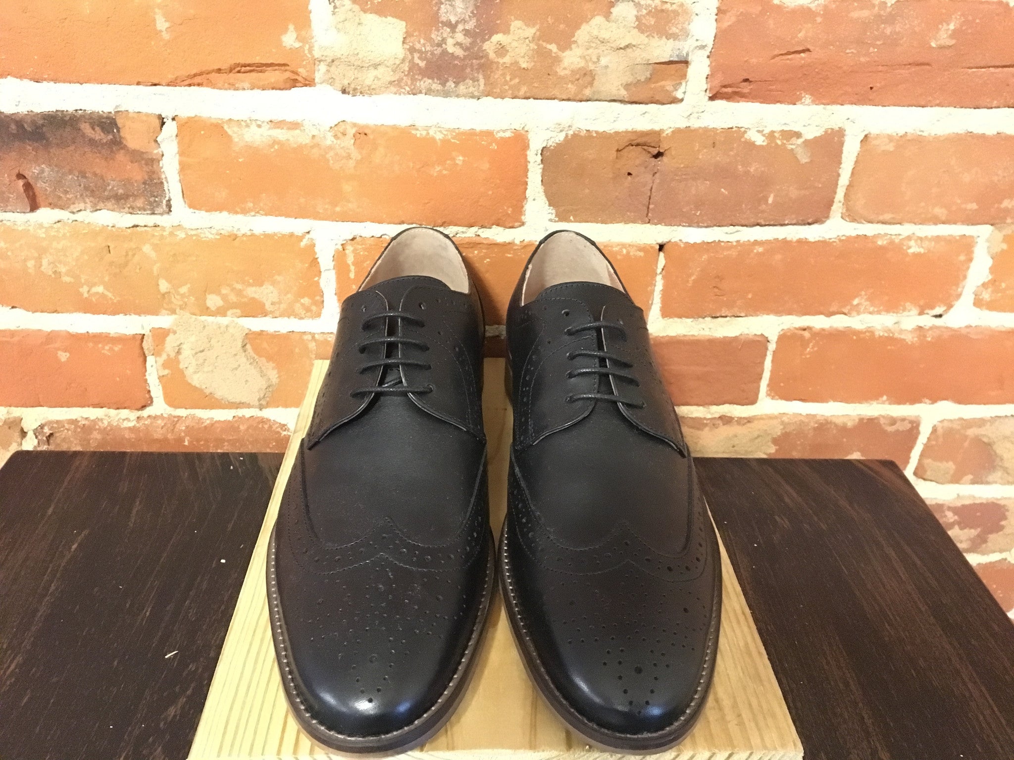PARC City Five-Eye Wingtip Shoe in Black Leather